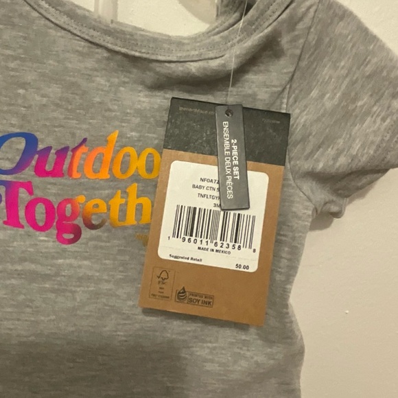 NWT GIRLS NORTH FACE 2 PIECE SET - Picture 3 of 3